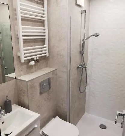 Flou Przystan Letnica 2, Plaza 700m