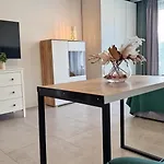 Flou Przystan Letnica 2, Plaza 700m Apartment *